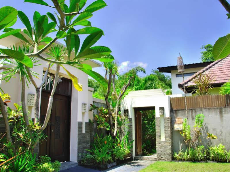 M Two Villas Seminyak Εξωτερικό φωτογραφία