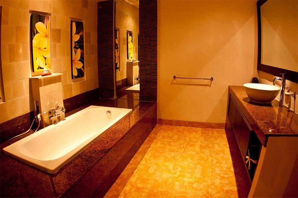 M Two Villas Seminyak Εξωτερικό φωτογραφία
