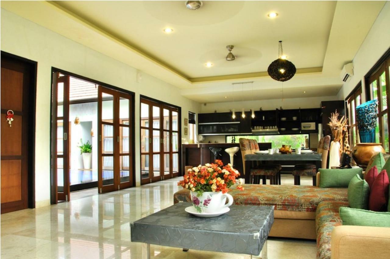 M Two Villas Seminyak Εξωτερικό φωτογραφία