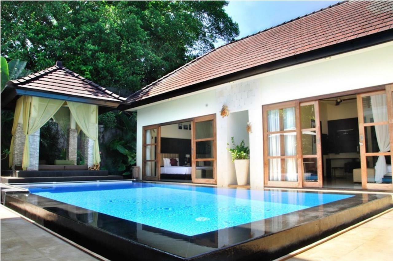 M Two Villas Seminyak Εξωτερικό φωτογραφία